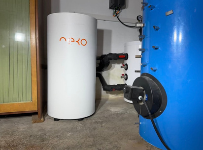 Reale Installation von neko CORE neben einer bestehenden Heizungsanlage